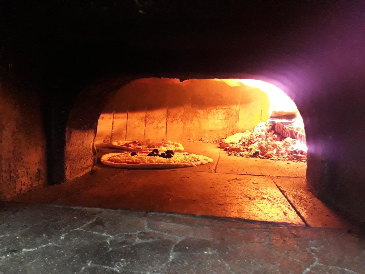 Pizzeria A Penzion Banderas بايريش أيزنشتاين المظهر الخارجي الصورة